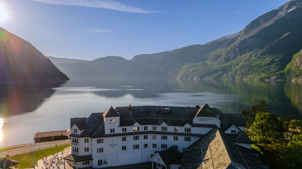 Morgensol over Hardangerfjorden